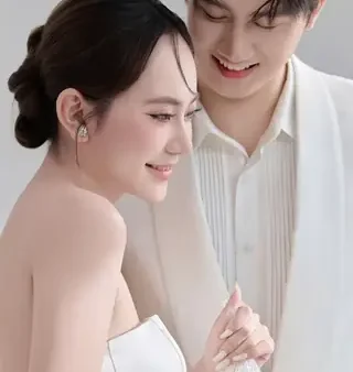 Top 10+ Mẫu Album Tiệc Cưới Đẹp Nhất 2024: Xu Hướng Phong Cách, Loại Hình & Hướng Dẫn Chọn Mua