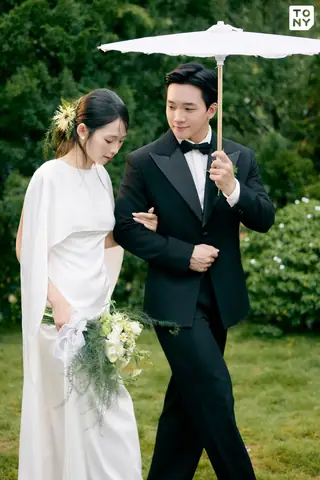 Top 10+ Mẫu Album Tiệc Cưới Đẹp Nhất 2024: Xu Hướng Phong Cách, Loại Hình & Hướng Dẫn Chọn Mua