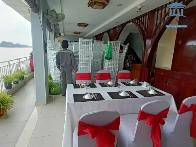 Tổng Hợp Mẫu Bàn Ăn Tiệc Cưới Đẹp, Sang Trọng: Kích Thước, Chất Liệu & Bảng Giá Tham Khảo