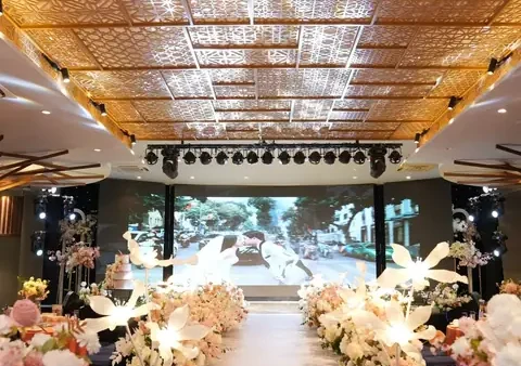 Tổng Hợp 30+ Ý Tưởng Bàn Decor Tiệc Cưới (bàn Gallery) Đẹp, Sang Trọng, Hot Trend 2025-2026