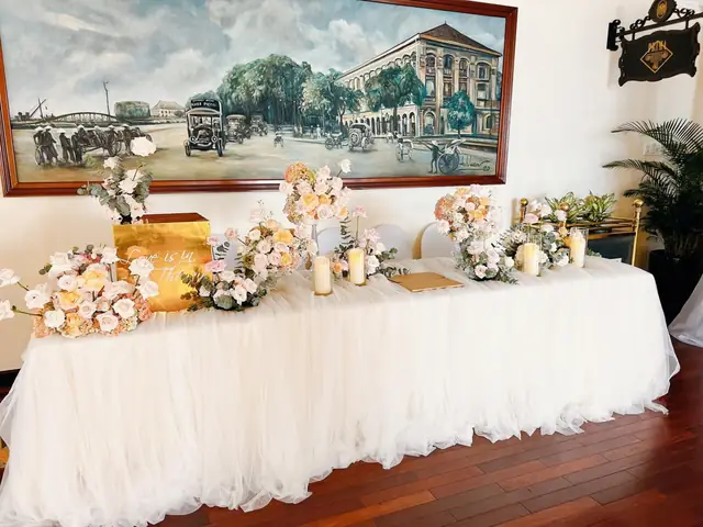 Tổng Hợp 30+ Mẫu Bàn Đón Khách Tiệc Cưới (bàn Gallery) Đẹp, Sang Trọng Xu Hướng 2025