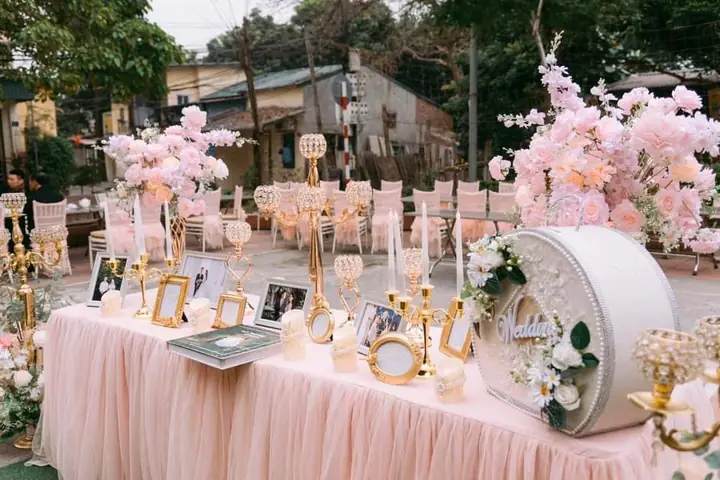 Tổng Hợp 30+ Mẫu Bàn Đón Khách Tiệc Cưới (bàn Gallery) Đẹp, Sang Trọng Xu Hướng 2025