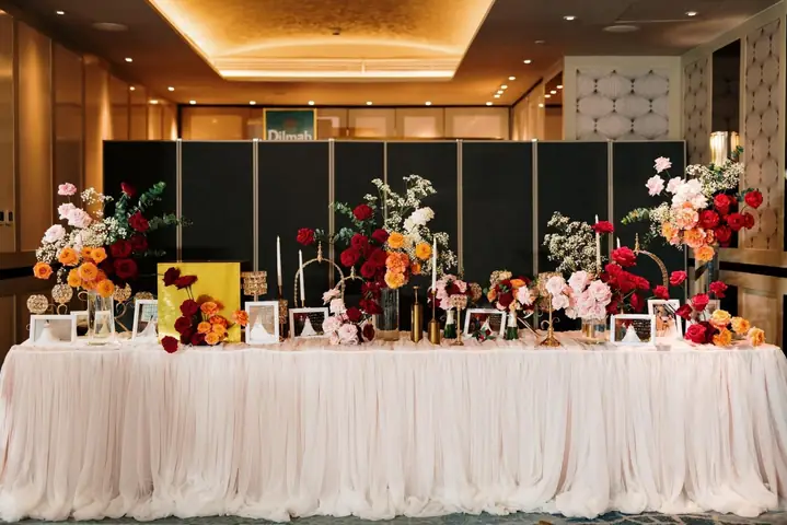 Tổng Hợp 30+ Mẫu Bàn Đón Khách Tiệc Cưới (bàn Gallery) Đẹp, Sang Trọng Xu Hướng 2025