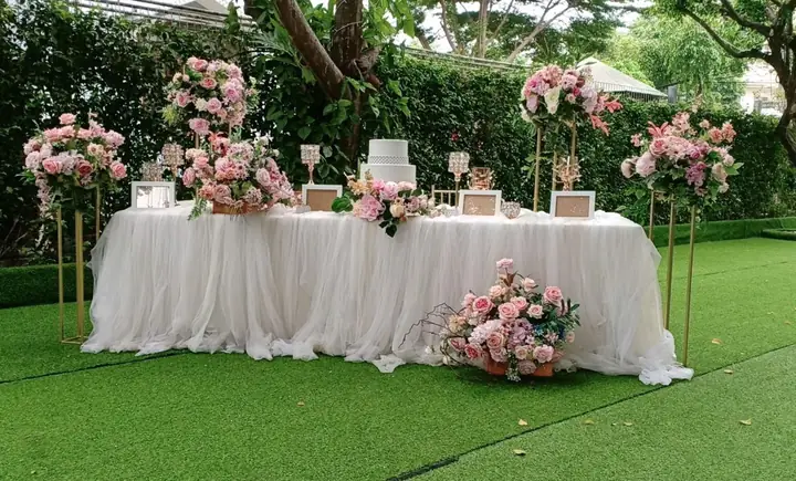 Tổng Hợp 30+ Mẫu Bàn Đón Khách Tiệc Cưới (bàn Gallery) Đẹp, Sang Trọng Xu Hướng 2025