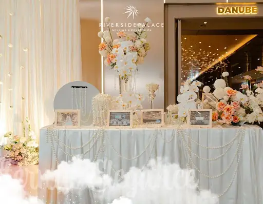 Bàn Gallery Tiệc Cưới Là Gì? Ý Nghĩa, 30+ Mẫu Đẹp 2026, Chi Phí & Cẩm Nang Trang Trí Chuẩn Bản