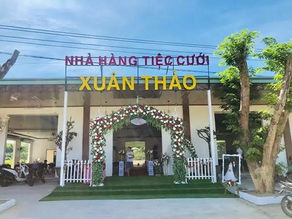 Tổng Hợp 70+ Mẫu Bảng Hiệu Nhà Hàng Tiệc Cưới Đẹp, Sang Trọng Theo Phong Cách & Chất Liệu Mới Nhất