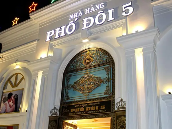 Tổng Hợp 70+ Mẫu Bảng Hiệu Nhà Hàng Tiệc Cưới Đẹp, Sang Trọng Theo Phong Cách & Chất Liệu Mới Nhất