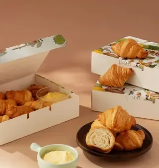 Tổng Hợp Top 20+ Loại Bánh Đãi Tiệc Cưới Đẹp, Sang Trọng: Mẫu Bánh Ngọt, Bánh Mặn, Trình Bày Teabreak Hot Trend 2025