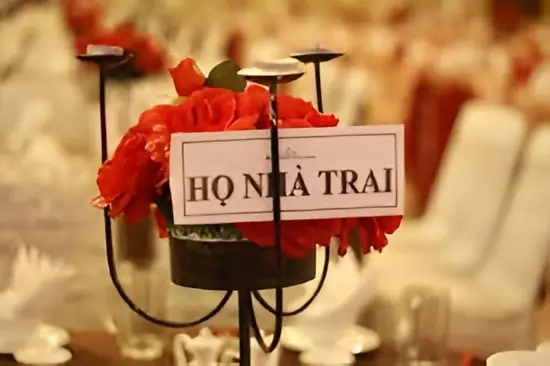 Hướng Dẫn Cách Sắp Xếp Sơ Đồ Bàn Tiệc Cưới Chuẩn Từng Bước: Nguyên Tắc Vị Trí, Phân Nhóm Khách & Lưu Ý Quan Trọng