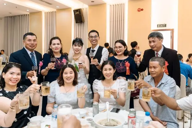 Hướng Dẫn Cách Sắp Xếp Sơ Đồ Bàn Tiệc Cưới Chuẩn Từng Bước: Nguyên Tắc Vị Trí, Phân Nhóm Khách & Lưu Ý Quan Trọng