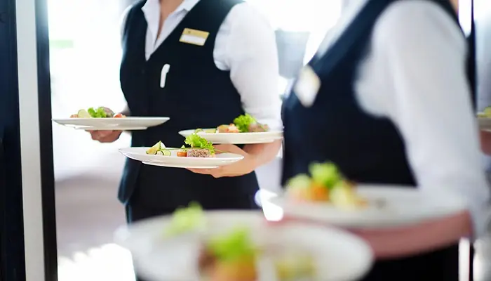 Cách Phục Vụ Tiệc Cưới Chuyên Nghiệp: Quy Trình Từng步骤 Tại Nhà Hàng Và Khách Sạn