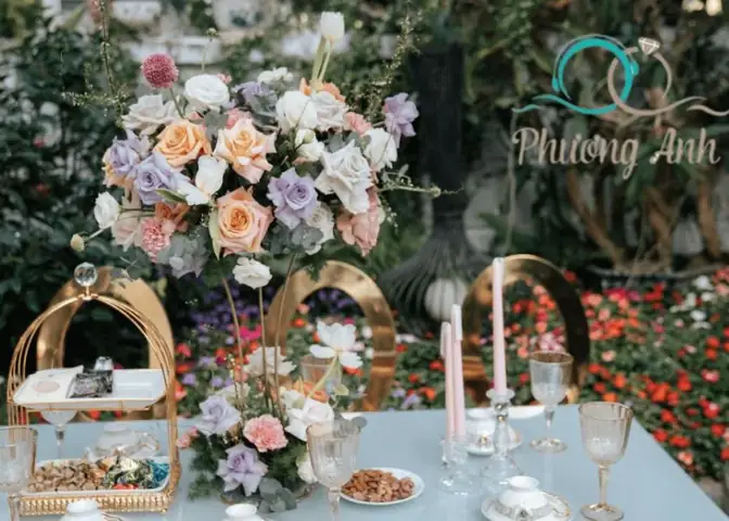 Cách Cắm Hoa Bàn Tiệc Cưới Đẹp, Đơn Giản Và Bền: Hướng Dẫn Từng Bước Cho Đám Cưới