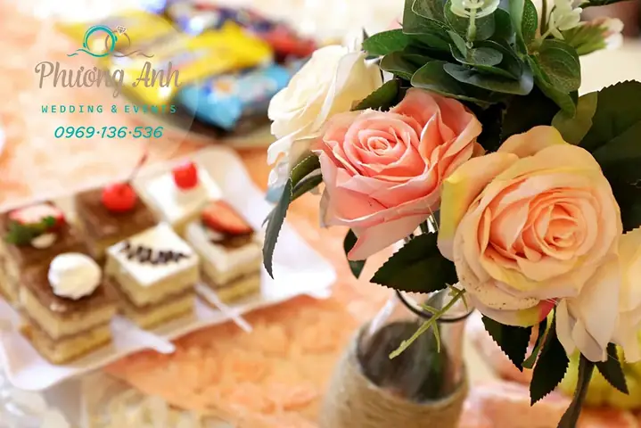 Cách Cắm Hoa Bàn Tiệc Cưới Đẹp, Đơn Giản Và Bền: Hướng Dẫn Từng Bước Cho Đám Cưới