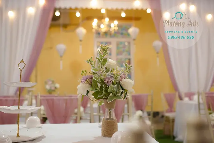 Cách Cắm Hoa Bàn Tiệc Cưới Đẹp, Đơn Giản Và Bền: Hướng Dẫn Từng Bước Cho Đám Cưới