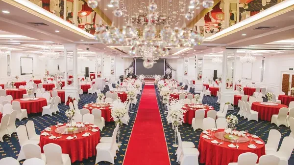 Tìm Việc Chạy Bàn Tiệc Cưới: Bảng Lương Thực Tế, Nơi Tuyển Uy Tín & Bí Quyết Làm Tốt Từ A-Z