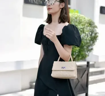 Cách Chọn Túi Xách Đi Dự Tiệc Cưới Cho Nàng: Sang Trọng, Hợp Trang Phục Và Đúng Dresscode