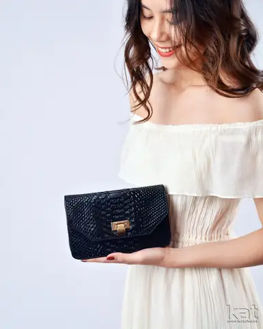 Cách Chọn Túi Xách Đi Dự Tiệc Cưới Cho Nàng: Sang Trọng, Hợp Trang Phục Và Đúng Dresscode