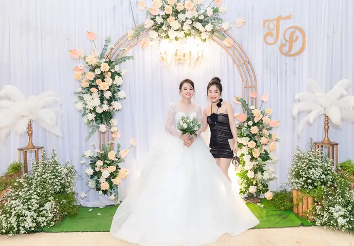 So Sánh Dịch Vụ Chụp Ảnh Tiệc Cưới: Truyền Thống Vs Phóng Sự, Báo Giá Gói Trọn Gói & Bí Quyết Chọn Thợ Uy Tín