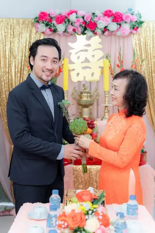So Sánh Dịch Vụ Chụp Ảnh Tiệc Cưới: Truyền Thống Vs Phóng Sự, Báo Giá Gói Trọn Gói & Bí Quyết Chọn Thợ Uy Tín