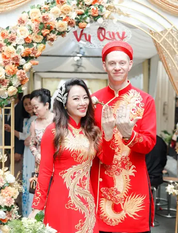So Sánh Dịch Vụ Chụp Ảnh Tiệc Cưới: Truyền Thống Vs Phóng Sự, Báo Giá Gói Trọn Gói & Bí Quyết Chọn Thợ Uy Tín