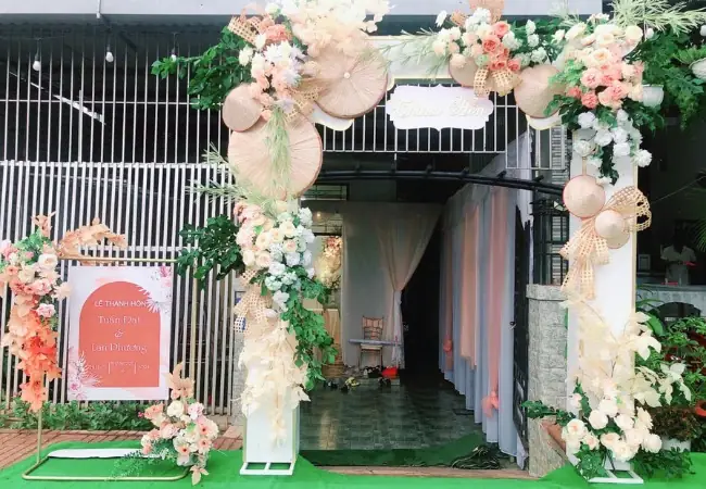 Hướng Dẫn Chọn Dịch Vụ Tiệc Cưới Tại Nhà Trọn Gói: So Sánh Giá, Thực Đơn & 5 Tiêu Chí Quan Trọng