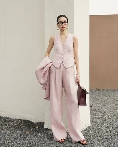 Gợi Ý 100+ Outfit Đi Tiệc Cưới Đẹp, Sang Trọng Cho Nam & Nữ Năm 2025