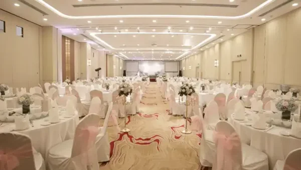 Lên Kế Hoạch Tiệc Cưới Eastin Grand Hotel Saigon: Gói Cước, Vị Trí Đắc Địa Và Trải Nghiệm Đẳng Cấp