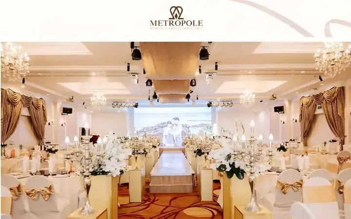 Hướng Dẫn Kịch Bản MC Tiệc Cưới Nhà Hàng Chuẩn Chuyên Nghiệp: Cấu Trúc, Mẫu Lời Dẫn & Bí Quyết Chọn MC