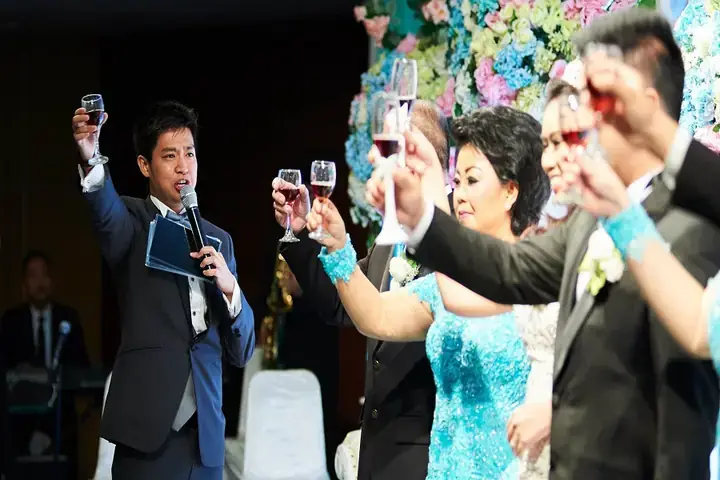 Hướng Dẫn Kịch Bản MC Tiệc Cưới Nhà Hàng Chuẩn Chuyên Nghiệp: Cấu Trúc, Mẫu Lời Dẫn & Bí Quyết Chọn MC