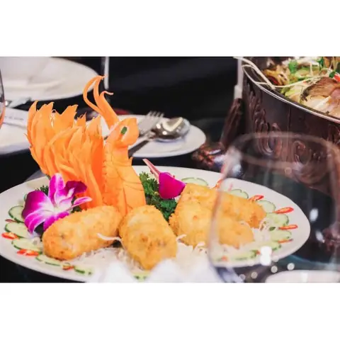 Địa Chỉ 3 Chi Nhánh Nhà Hàng Tiệc Cưới Dìn Ký Tại TP.HCM & Bình Dương: Giá Menu, Sức Chứa & Ưu Đãi 2024