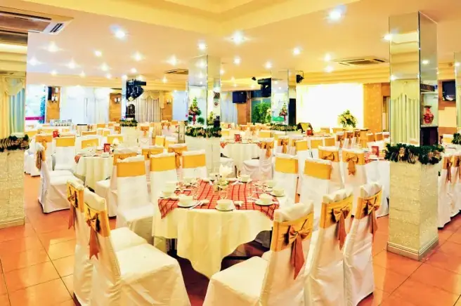 Tìm Địa Chỉ Nhà Hàng Tiệc Cưới Hoa Hồng Tại Huế Và TP.HCM