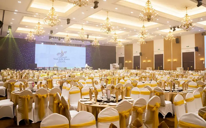 Chọn Nhà Hàng Tiệc Cưới Vạn Lộc Phát Ở Bình Dương: Dịch Vụ Và Giá