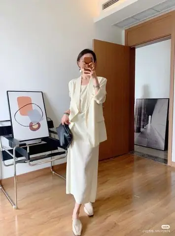 Quần Áo Dự Tiệc Cưới Cho Nữ: 25+ Cách Phối Outfit Sang Trọng Chuẩn Dress Code