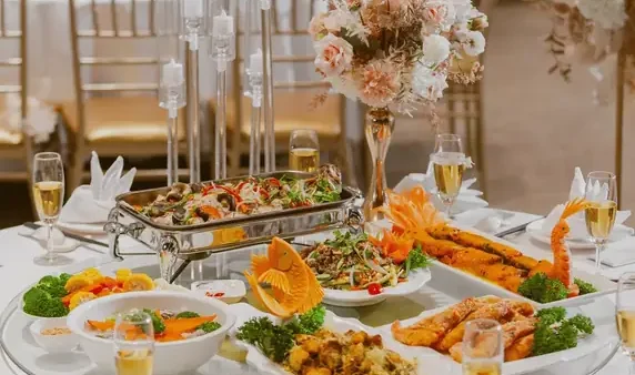 Checklist 7 Hạng Mục Trang Trí Tiệc Cưới Tại Nhà Hàng Bắt Buộc & Top Ý Tưởng Phong Cách Xu Hướng 2024