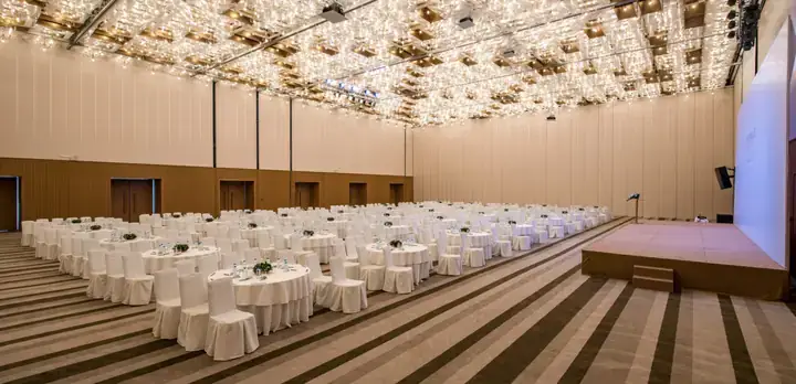 Nhận Bảng Giá Tiệc Cưới White Palace Phạm Văn Đồng – Menu 420.000đ – Khuyến Mãi Đặt 10 Bàn Tặng 1 Bàn