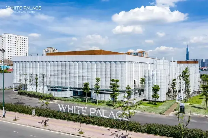 Nhận Bảng Giá Tiệc Cưới White Palace Phạm Văn Đồng – Menu 420.000đ – Khuyến Mãi Đặt 10 Bàn Tặng 1 Bàn