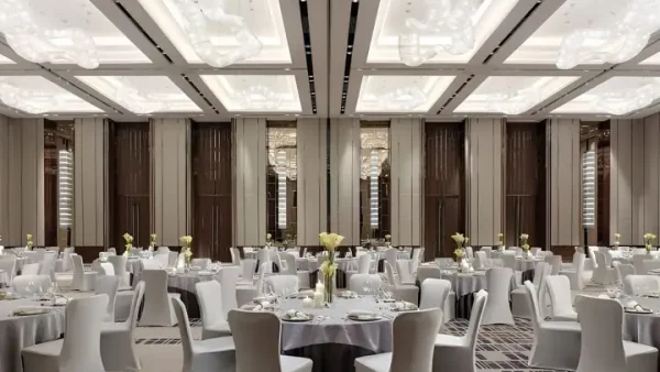 Top Mẫu Thiết Kế Nhà Hàng Tiệc Cưới Đẹp, Sang Trọng: Phong Cách, Chi Phí & Tiêu Chuẩn Xây Dựng 2025